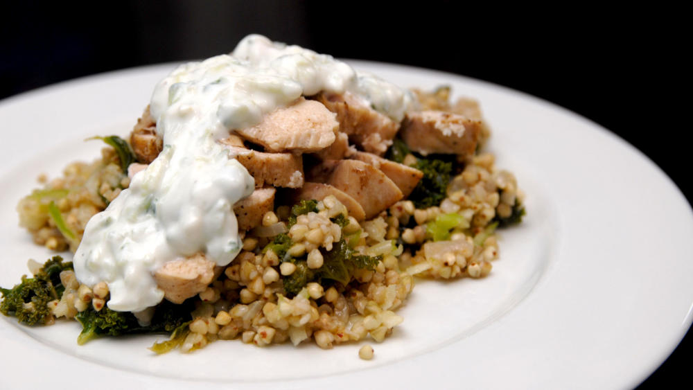 yubkada yalangoch qizil sochli talaba