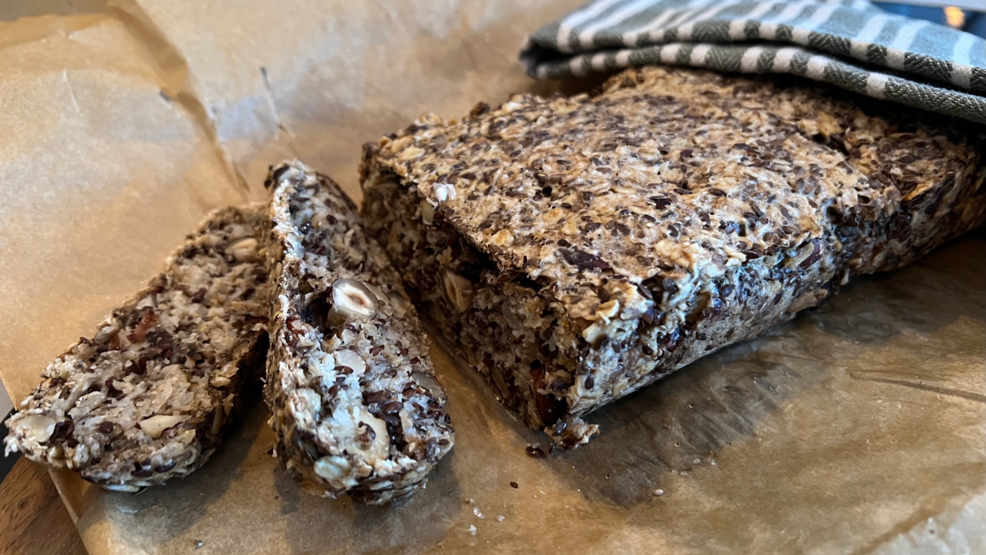 glutenfritt brød med hasselnøtter
